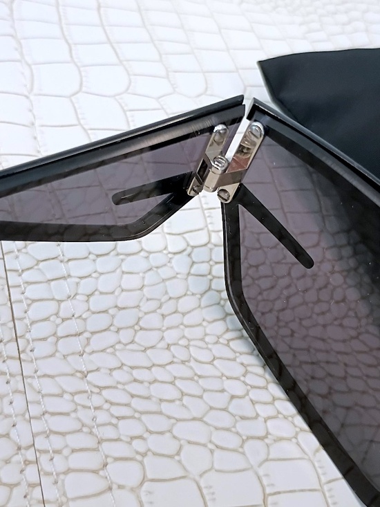 New! GIVENCHY Sunglasses GV40066U 01A, 100% Authentic (UNISEX) main image 15
